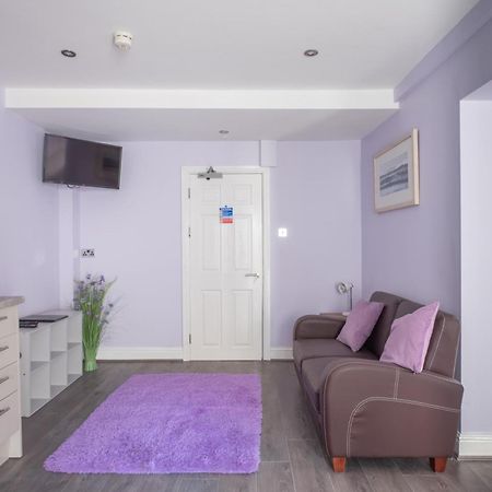 Tenby Town Centre Romantic Retreat Apartment For 2 Eksteriør bilde